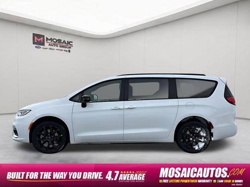 Bright White Clearcoat 2026 Chrysler Pacifica L