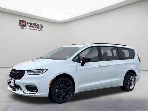 Bright White Clearcoat 2026 Chrysler Pacifica L