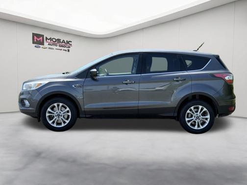 Ruby Red Metallic Tinted Clearcoat 2017 Ford Escape SE