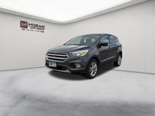 Ruby Red Metallic Tinted Clearcoat 2017 Ford Escape SE