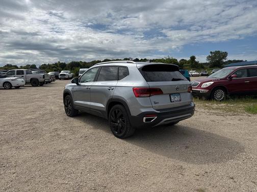 2024 Volkswagen Taos 1.5T SE