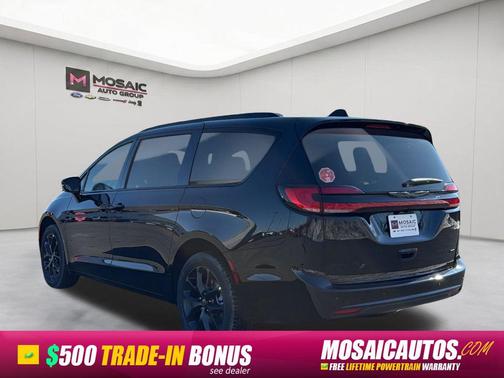 Diamond Black Crystal Pearlcoat 2026 Chrysler Pacifica L