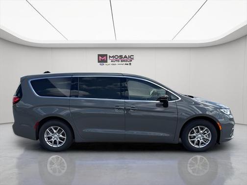 2025 Chrysler Pacifica L