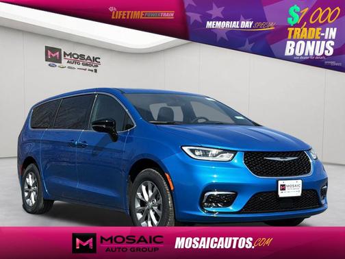 Hydro Blue Pearlcoat 2026 Chrysler Pacifica L