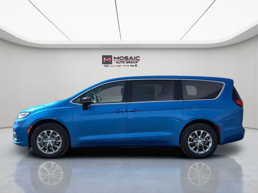 Hydro Blue Pearlcoat 2026 Chrysler Pacifica L