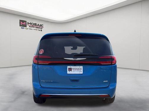 Hydro Blue Pearlcoat 2026 Chrysler Pacifica L