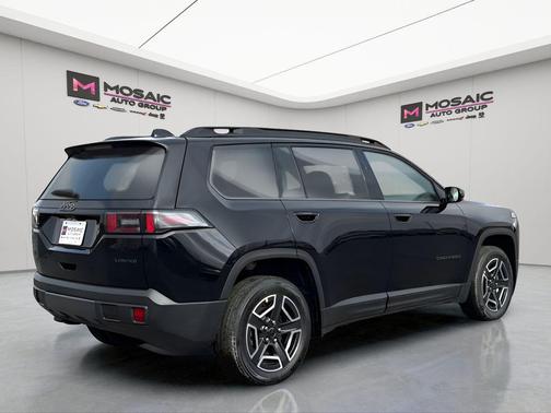 Diamond Black Crystal Pearlcoat 2026 Jeep Cherokee Limited