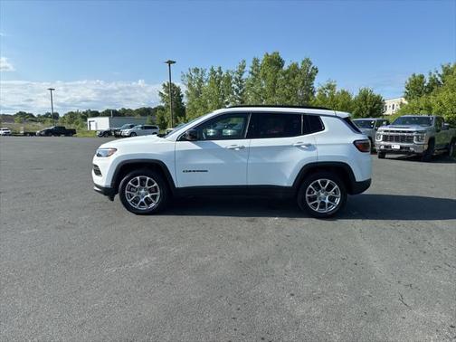 2024 Jeep Compass Latitude Lux
