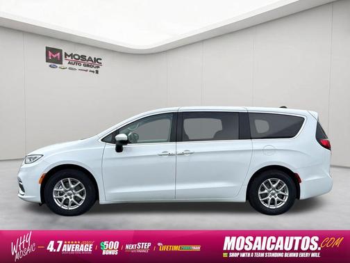 Bright White Clearcoat 2023 Chrysler Pacifica Touring L