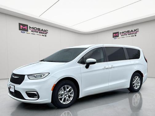Bright White Clearcoat 2023 Chrysler Pacifica Touring L