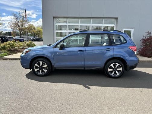 Quartz Blue Pearl 2018 Subaru Forester 2.5i