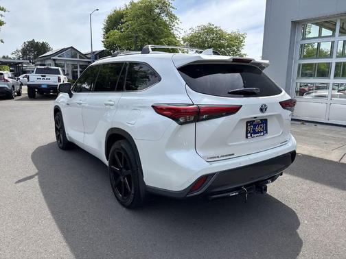 Blizzard Pearl 2021 Toyota Highlander Hybrid Limited