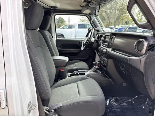 2020 Jeep Gladiator Sport