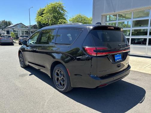 2025 Chrysler Pacifica Hybrid Select