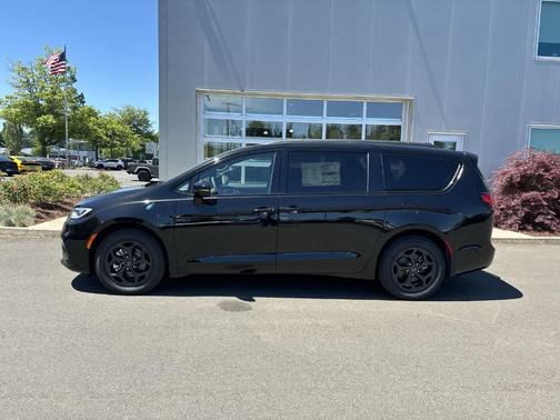 2025 Chrysler Pacifica Hybrid Select