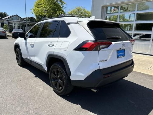 2020 Toyota RAV4 LE