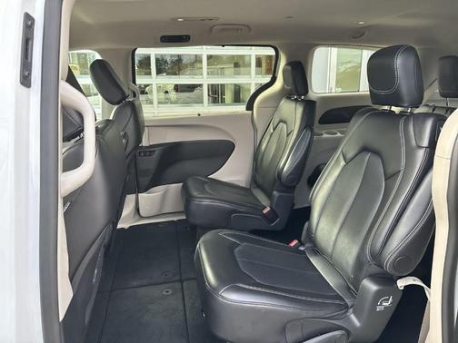 2024 Chrysler Pacifica Touring-L