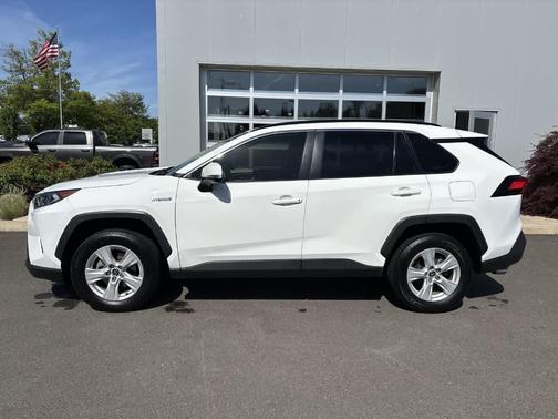 Super White 2020 Toyota RAV4 Hybrid XLE