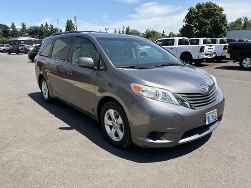 2017 Toyota Sienna LE