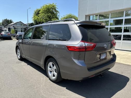 2017 Toyota Sienna LE