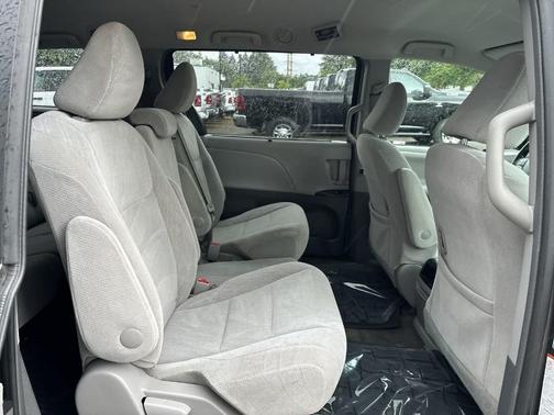 2017 Toyota Sienna LE