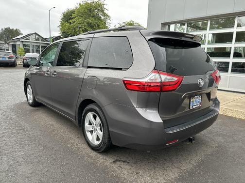 2017 Toyota Sienna LE
