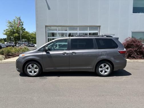 2017 Toyota Sienna LE