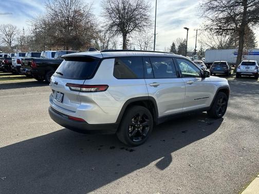 2023 Jeep Grand Cherokee L Laredo