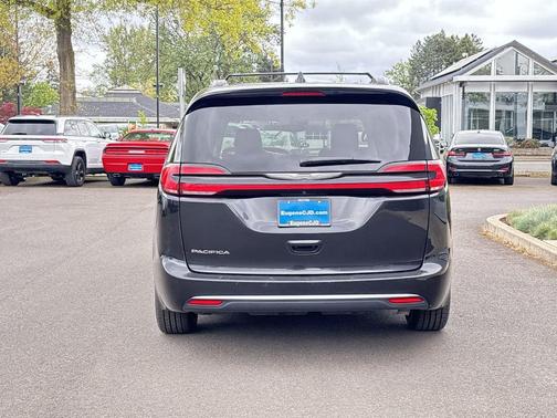 2022 Chrysler Pacifica Touring-L