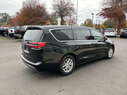 2024 Chrysler Pacifica Touring-L