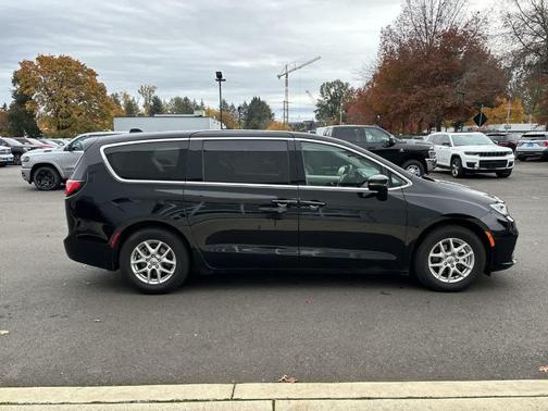2024 Chrysler Pacifica Touring-L