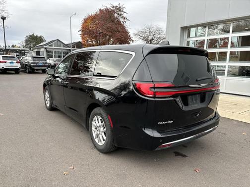 2024 Chrysler Pacifica Touring-L