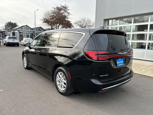 2024 Chrysler Pacifica Touring-L