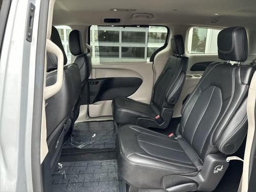 2024 Chrysler Pacifica Touring-L