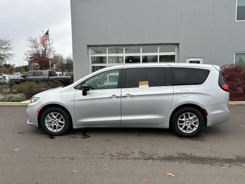 2024 Chrysler Pacifica Touring-L