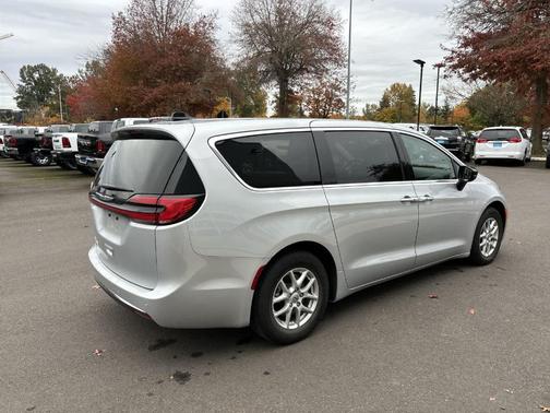 2024 Chrysler Pacifica Touring-L