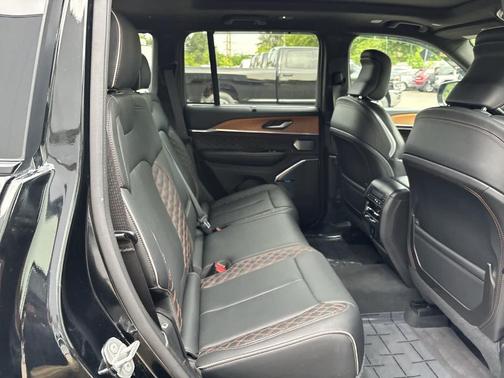 2023 Jeep Grand Cherokee Summit