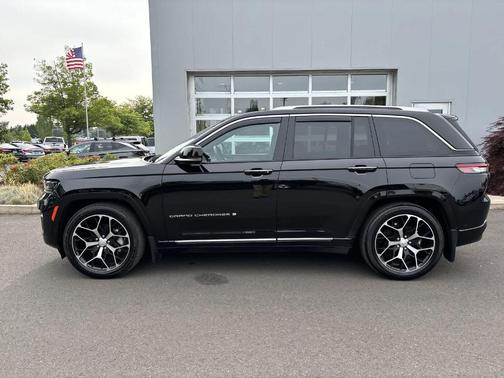 2023 Jeep Grand Cherokee Summit