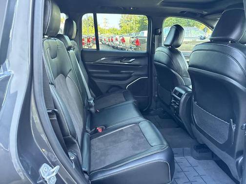 2022 Jeep Grand Cherokee Altitude