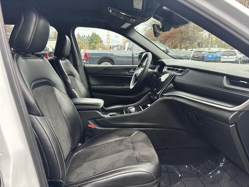 2024 Jeep Grand Cherokee L Laredo