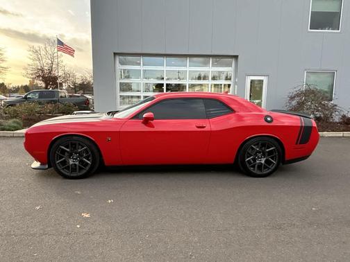 2018 Dodge Challenger 392 Hemi Scat Pack Shaker