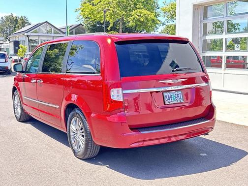 2014 Chrysler Town & Country Touring-L