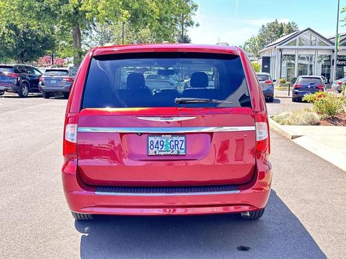 2014 Chrysler Town & Country Touring-L