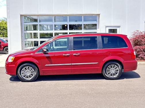2014 Chrysler Town & Country Touring-L