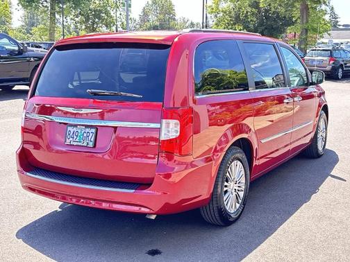 2014 Chrysler Town & Country Touring-L