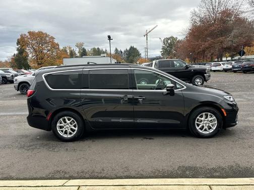 2022 Chrysler Pacifica Touring-L