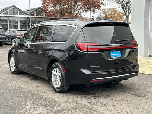 2022 Chrysler Pacifica Touring-L