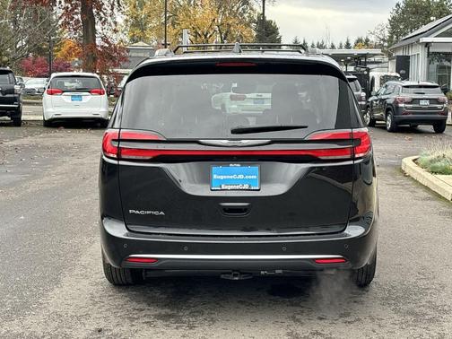 2022 Chrysler Pacifica Touring-L