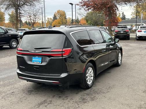 2022 Chrysler Pacifica Touring-L