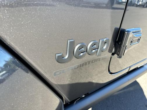 2024 Jeep Gladiator Nighthawk